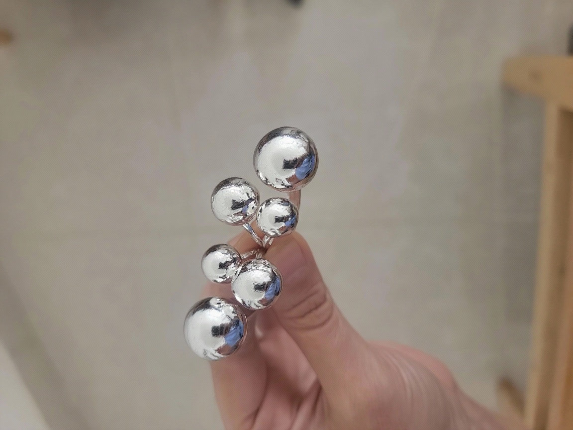 VS29-Small spheres, big style