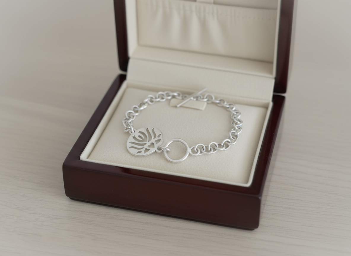 VS23-handcrafted with high quality Silver925, this chain bracelet