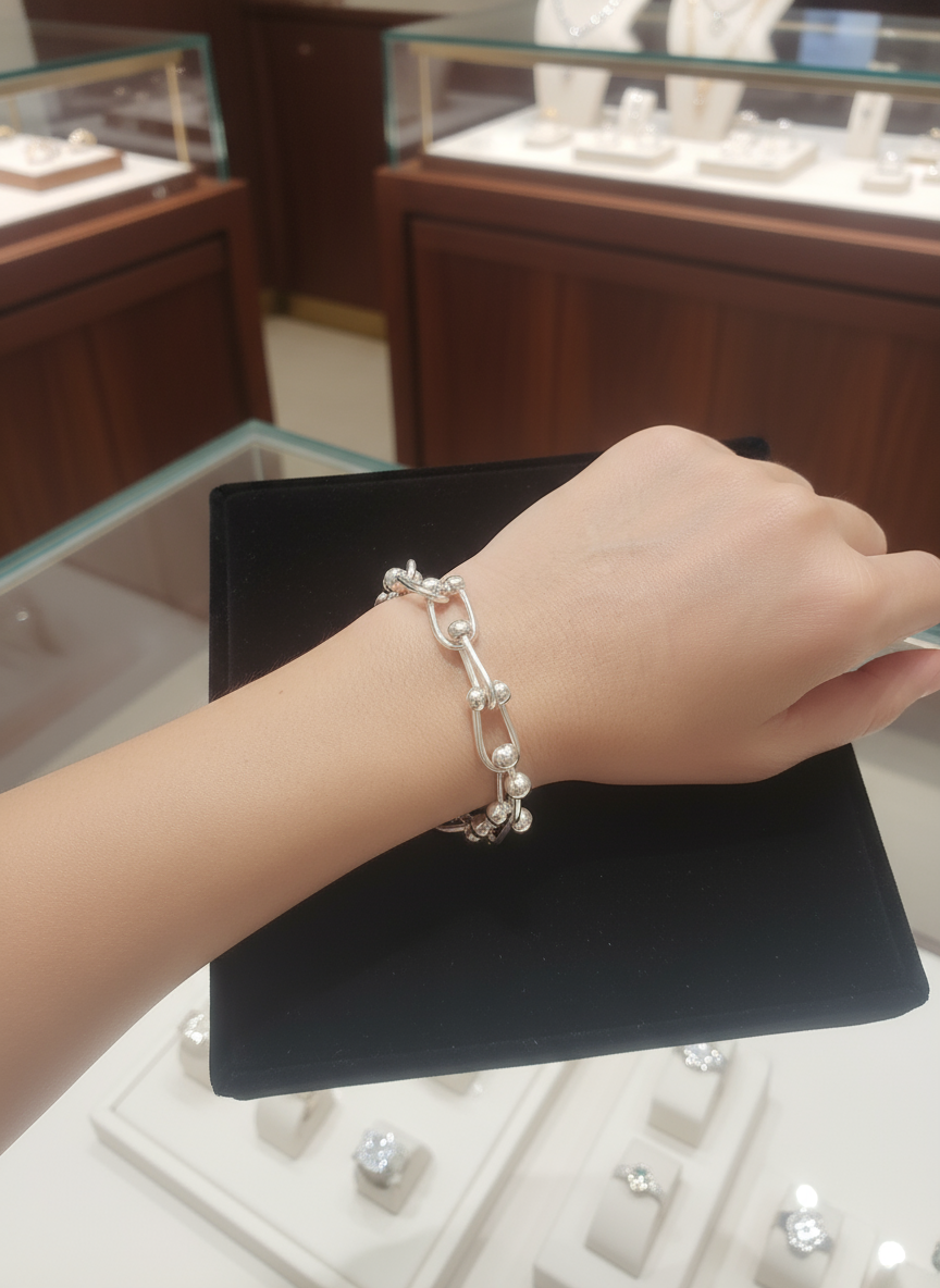 VS22-crafted from high-quality Silver925, this elegant Tiffany-style bracelet