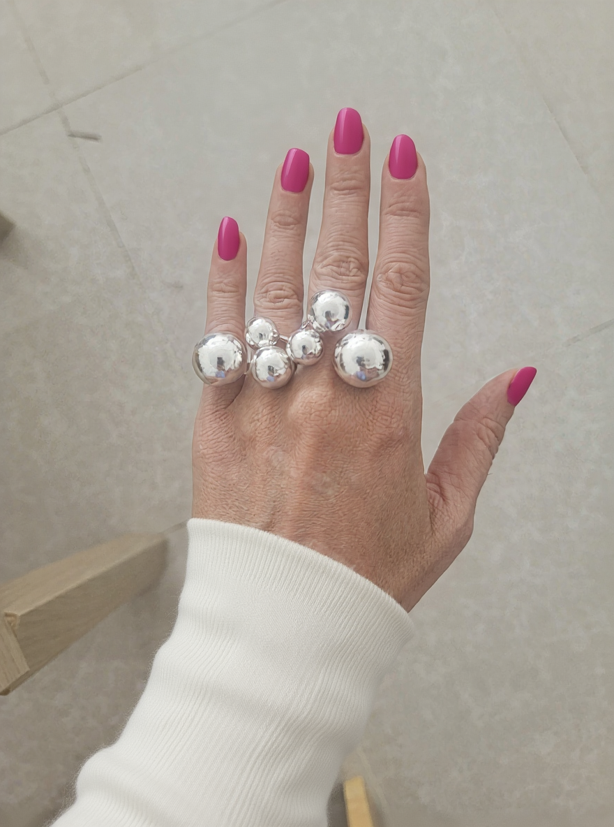 VS29-Small spheres, big style