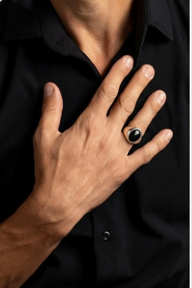 VS12-handcrafted Silver925 ring features a stunning Onyx stone