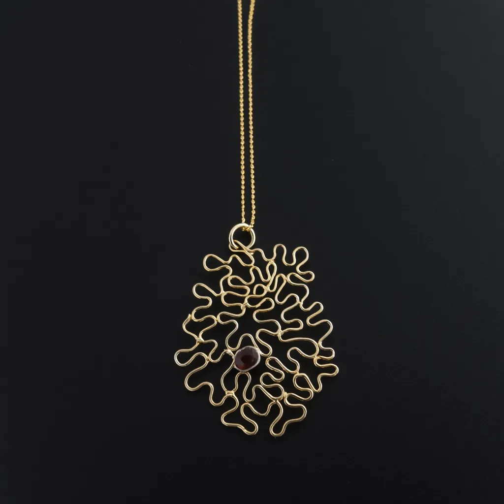 VS4-Gold-Plated Cluster Necklace with Garnet Stones – Elegant & Timeless