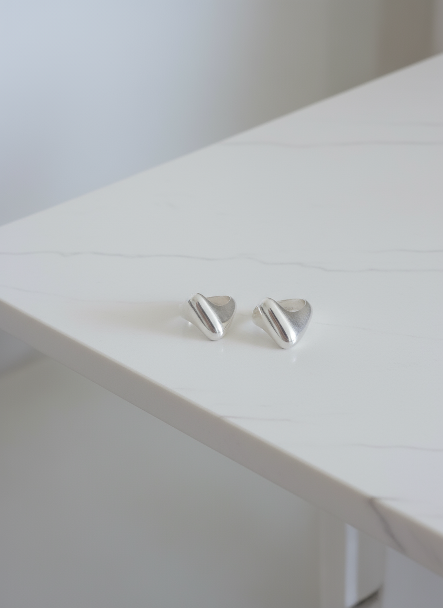 VS15-handcrafted Silver925 rings features two separate pieces