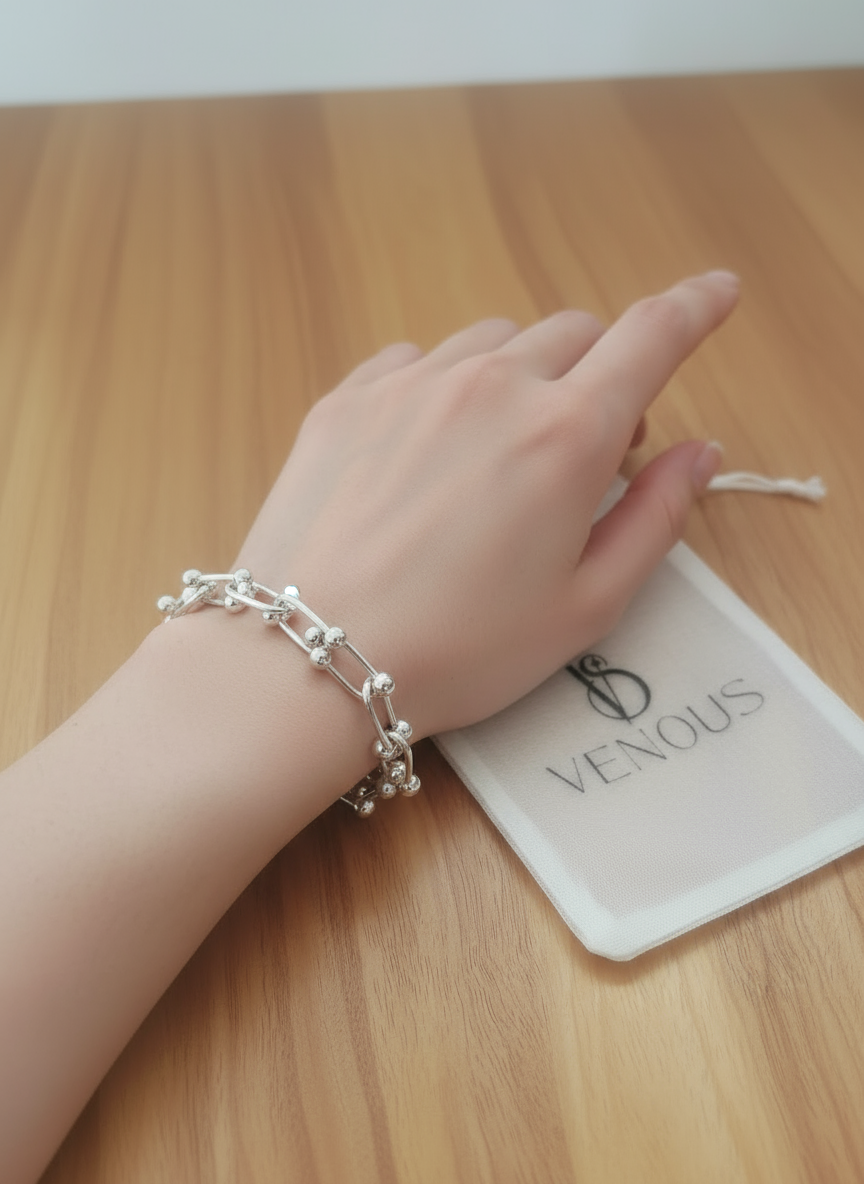 VS22-crafted from high-quality Silver925, this elegant Tiffany-style bracelet