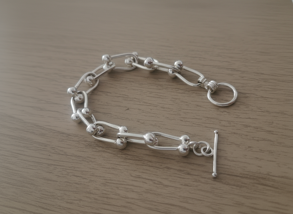 VS22-crafted from high-quality Silver925, this elegant Tiffany-style bracelet