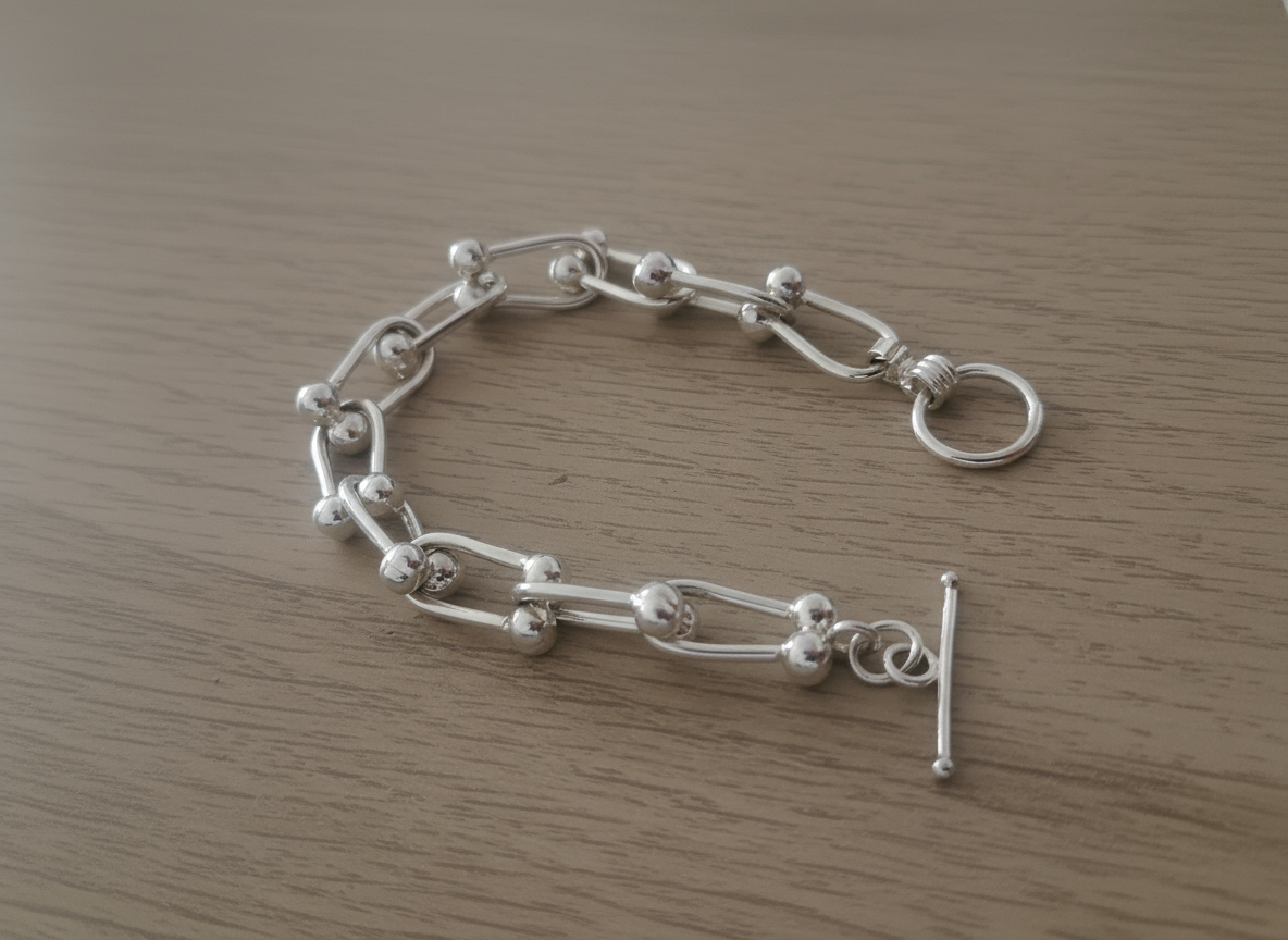 VS22-crafted from high-quality Silver925, this elegant Tiffany-style bracelet