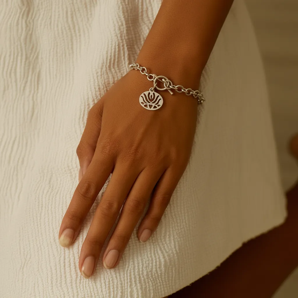 VS23-handcrafted with high quality Silver925, this chain bracelet