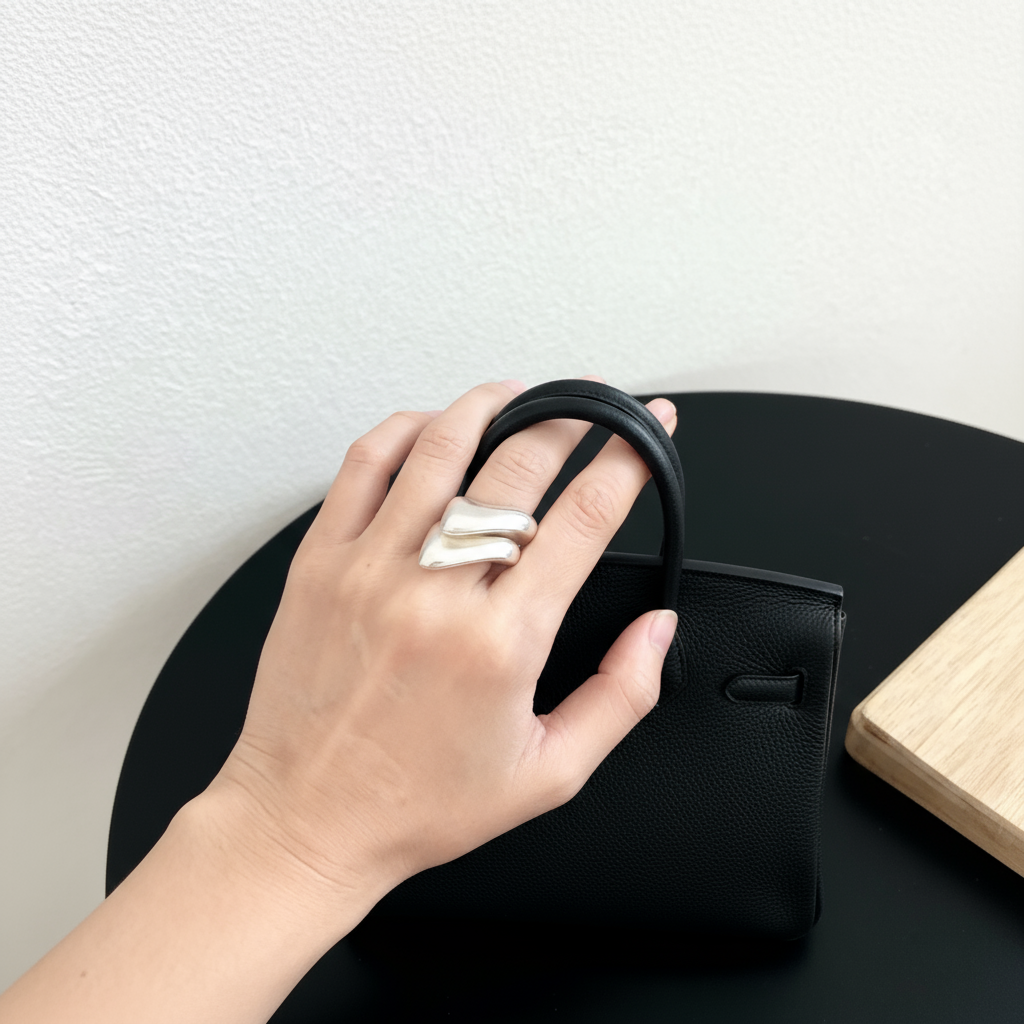 VS15-handcrafted Silver925 rings features two separate pieces