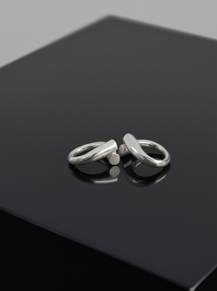 VS14-handcrafted Silver925 rings that can be worn individually or layered together