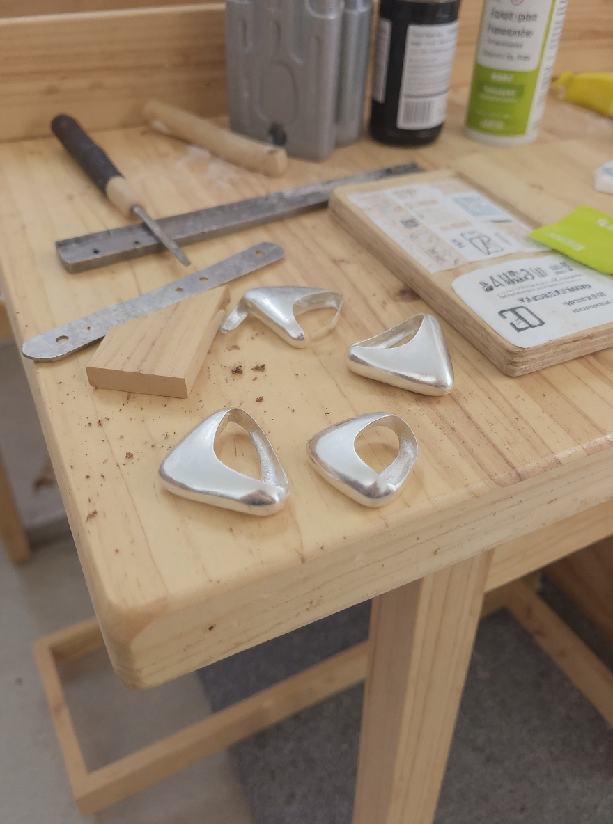 VS15-handcrafted Silver925 rings features two separate pieces