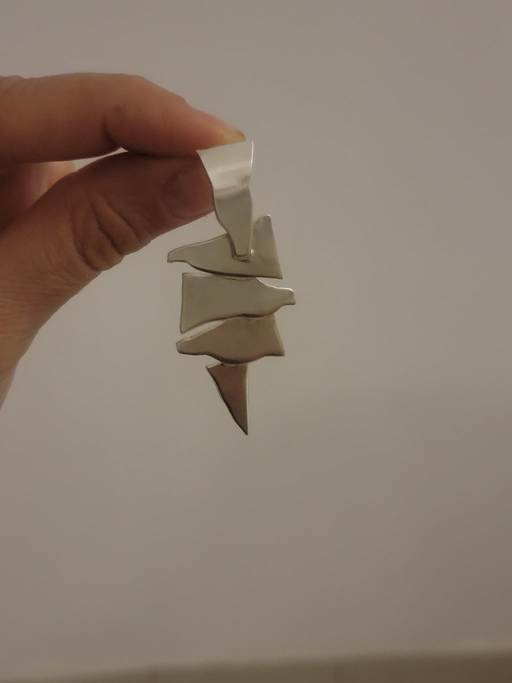 VS16-handcrafted Silver925 earrings symbolize the beauty of imperfection.