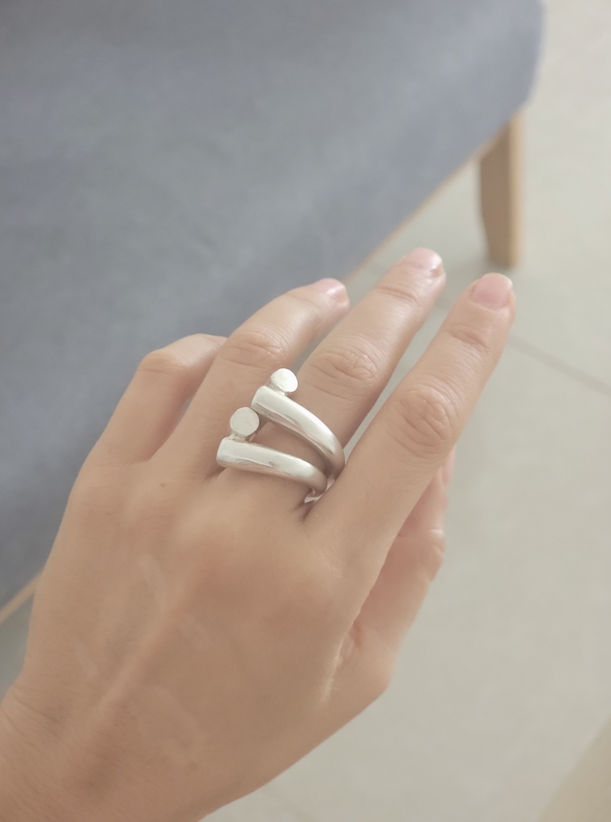 VS14-handcrafted Silver925 rings that can be worn individually or layered together