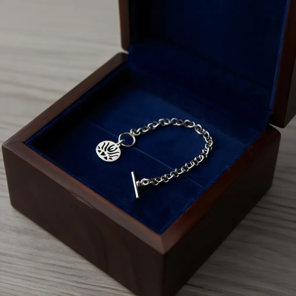 VS23-handcrafted with high quality Silver925, this chain bracelet