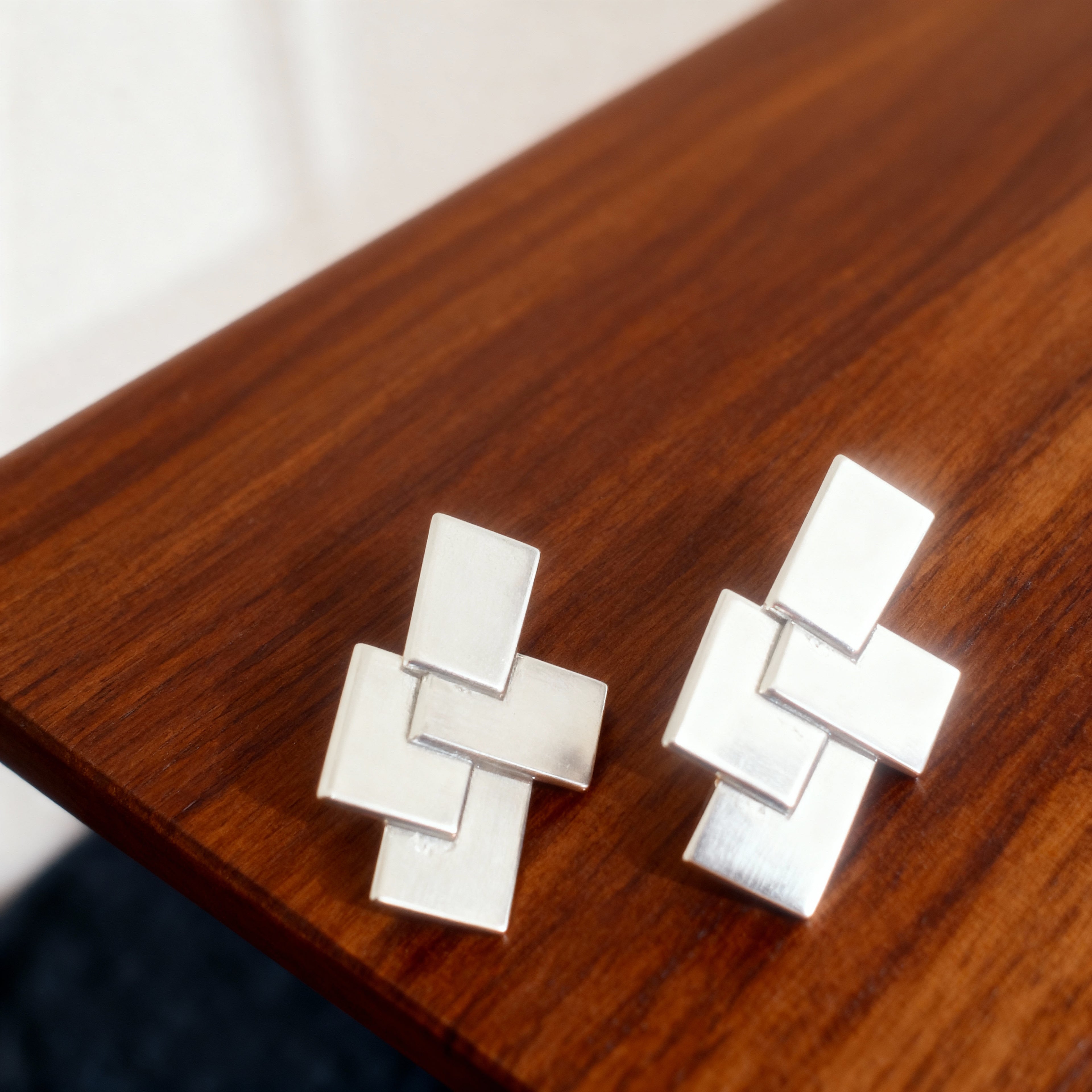 VS17-This unique, handmade Silver925 Earing is a one-of-a-kind statement piece