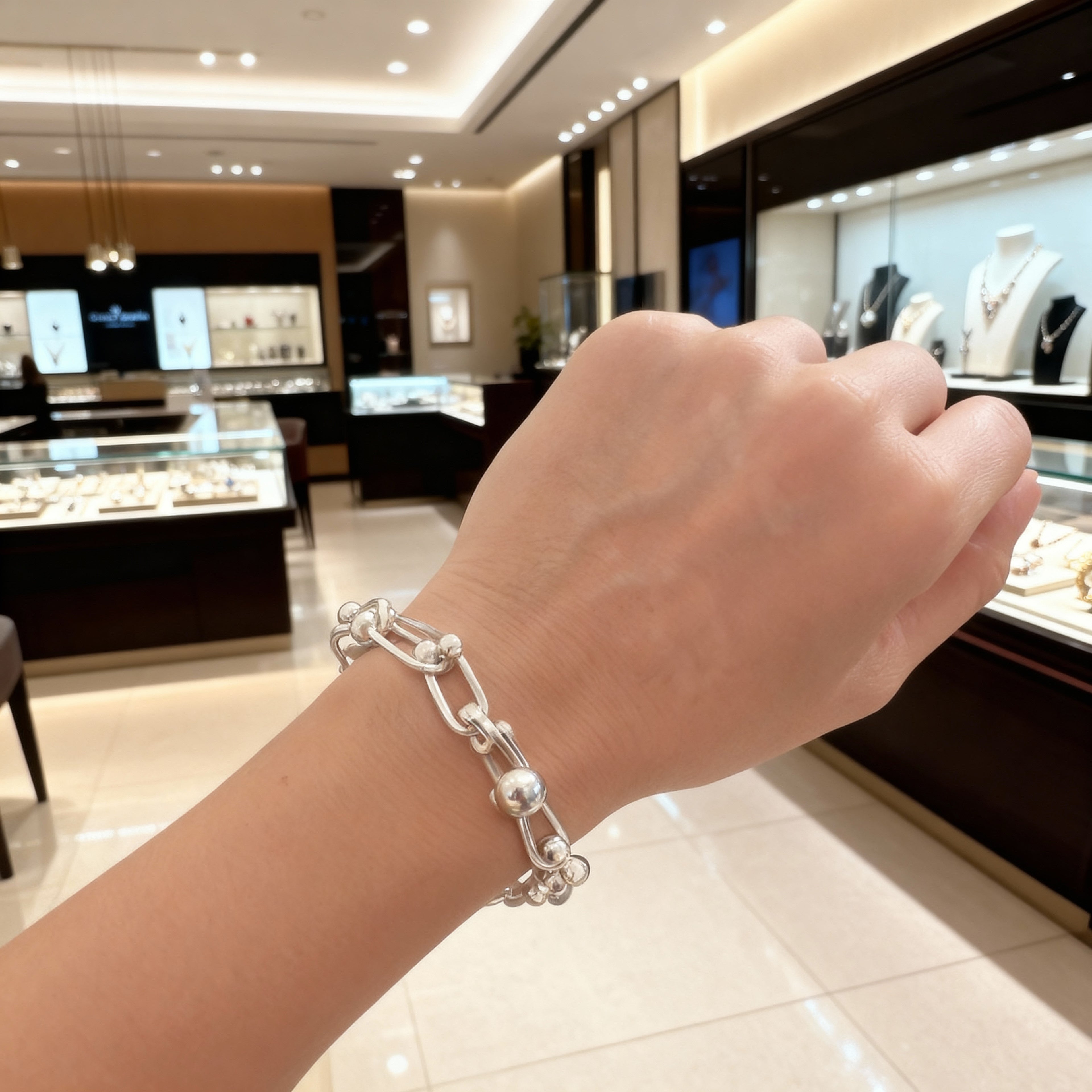 VS22-crafted from high-quality Silver925, this elegant Tiffany-style bracelet